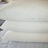 MEDIUM SIZE HOSPITALITY PILLOW 500g